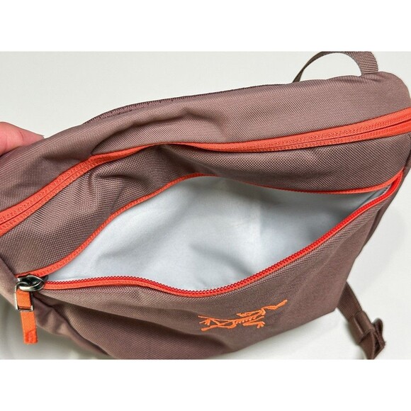Arc'teryx Mantis 2 Waist Pack – RARE Velvet Sand Colorway – Crossbody Sling Bag - Picture 11 of 14